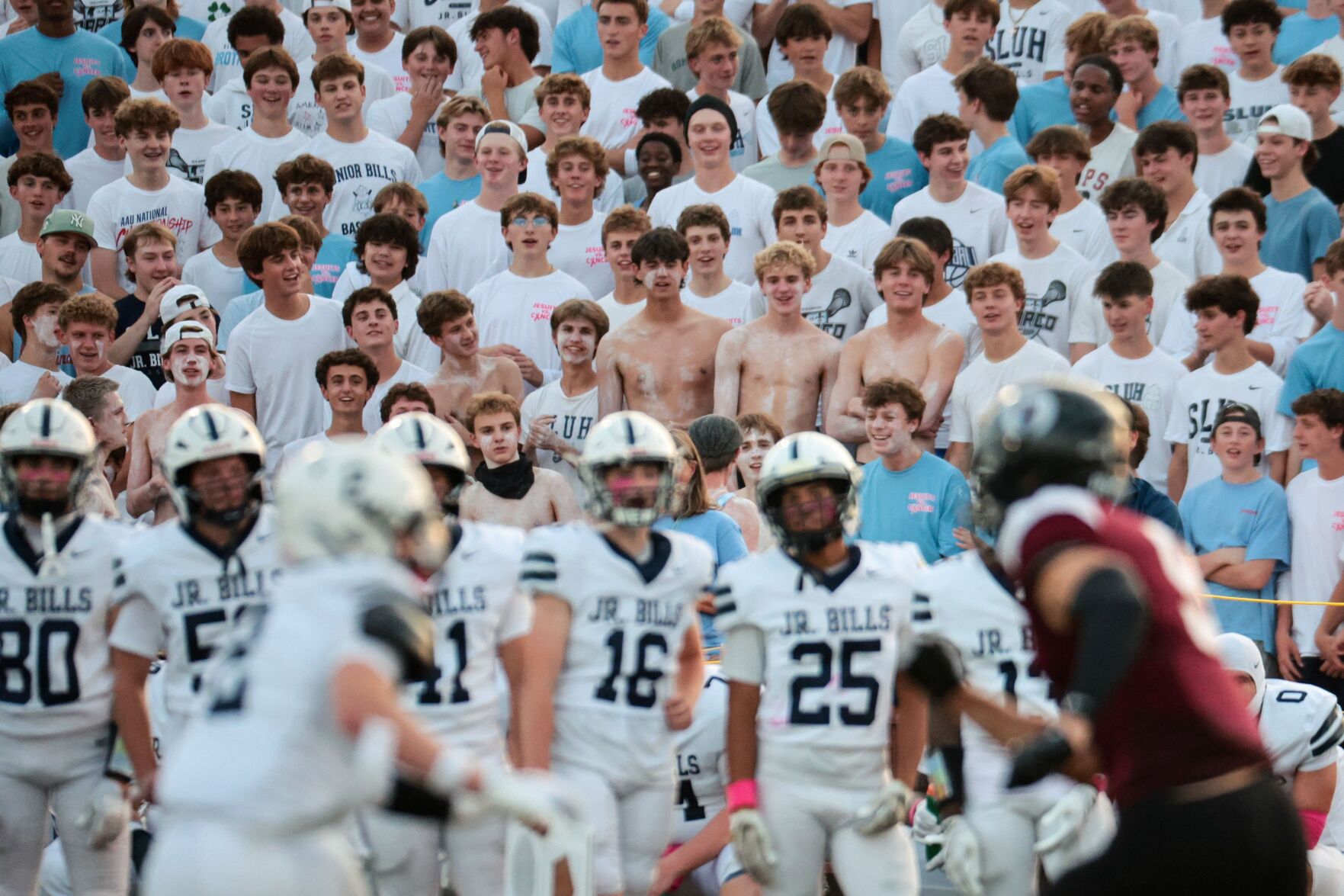 De Smet Jesuit High School football hosts 51黑料 University High School